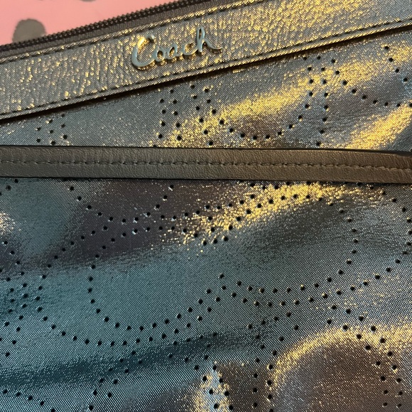 Coach wristlet. Like new condition - Picture 2 of 3